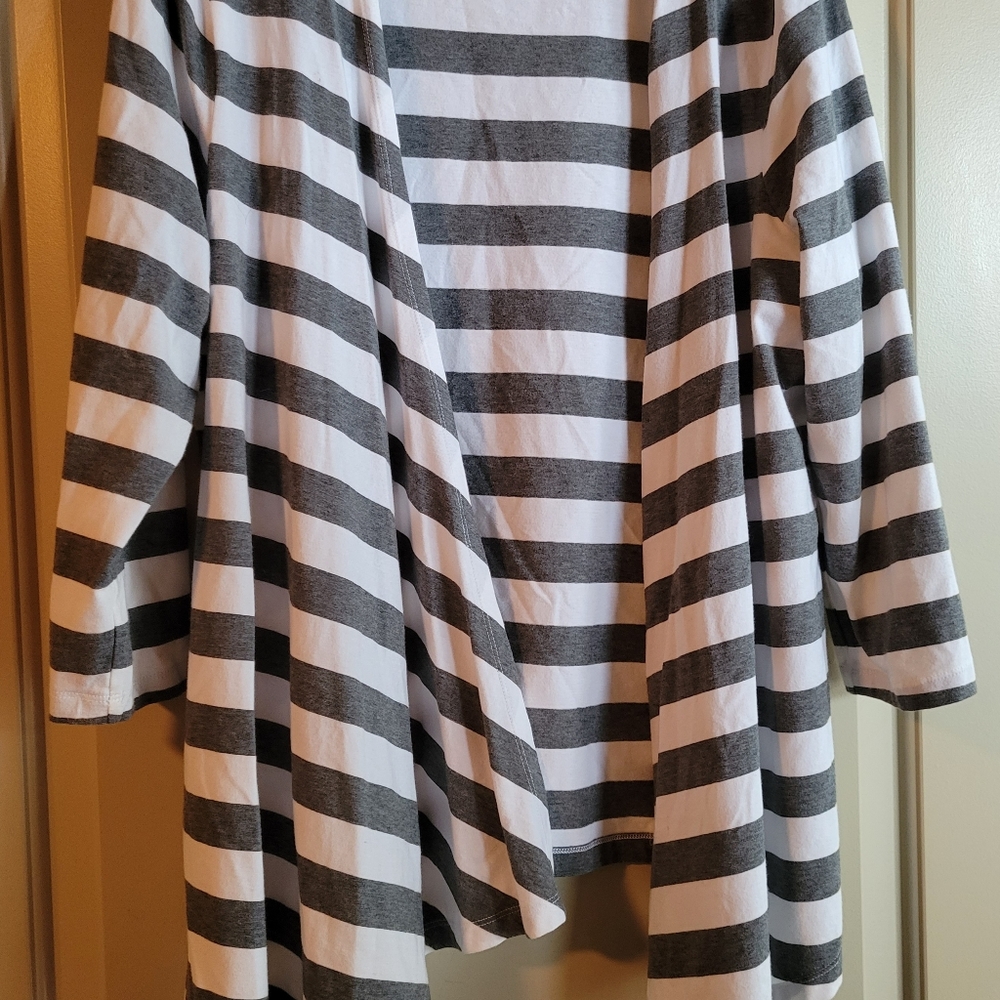 Trapeze hem, open front cardigan